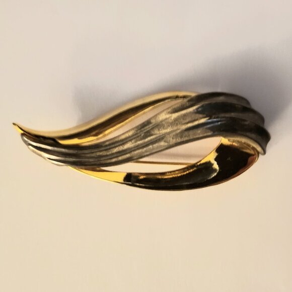 Vintage 1980s Signed Two-Tone Swirl M Jent Leaf Wing Wave Mixed Metal Brooch Pin - Picture 1 of 9